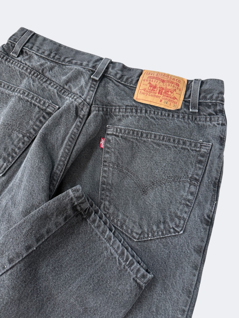 Red Tab Black Denim Levi’s (34 x 32)