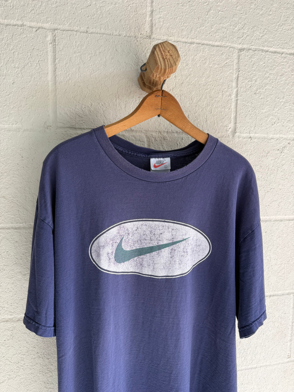 ‘90s Nike Logo Tee