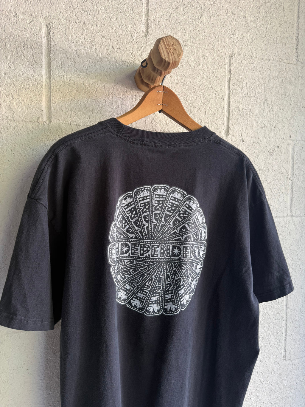 '90s Independent Logo Tee