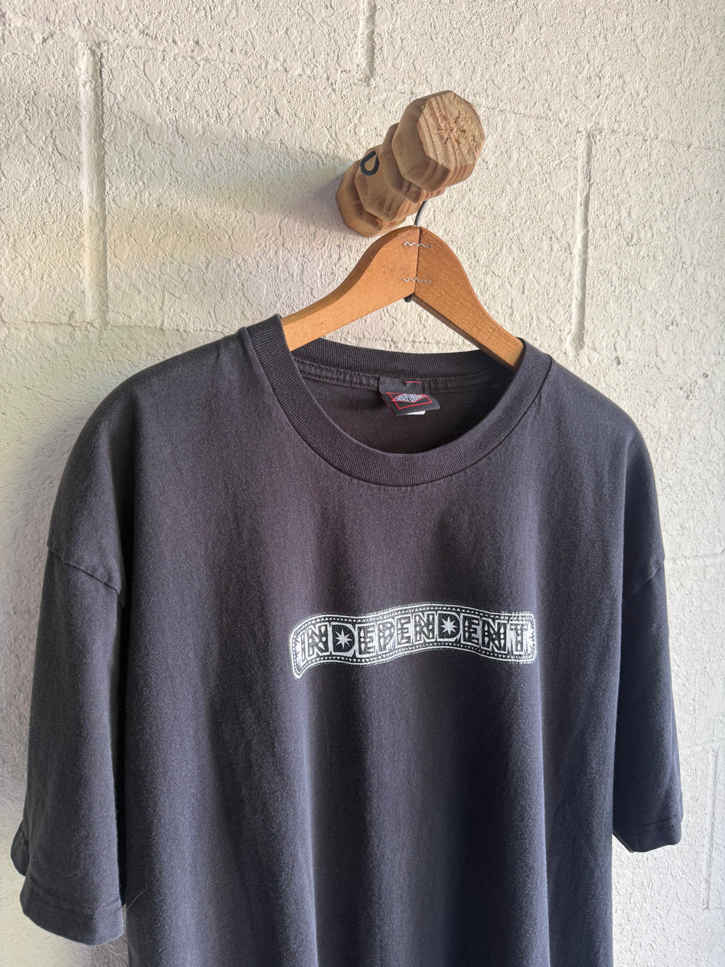 '90s Independent Logo Tee